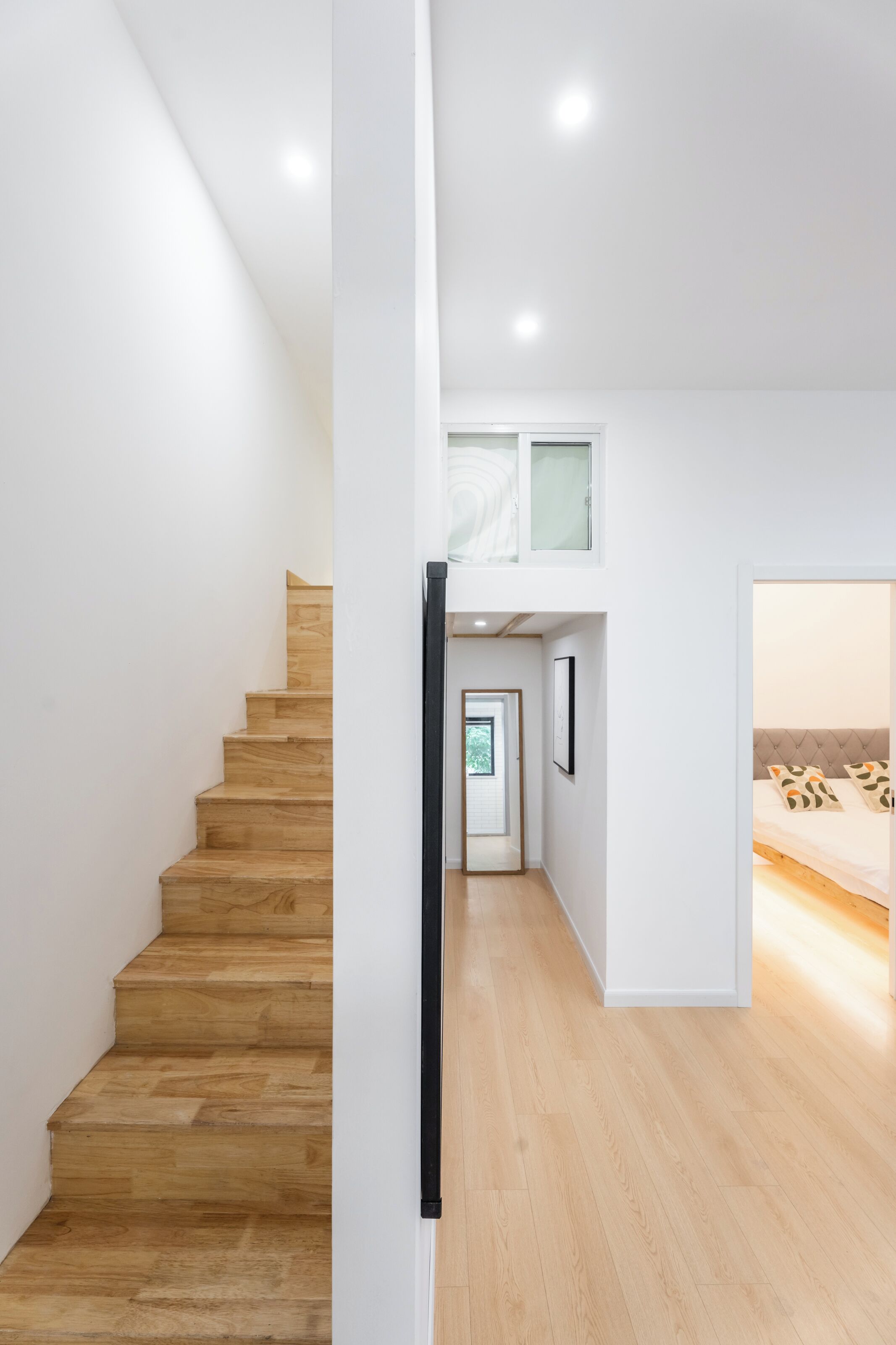 Suite, 2 Bedrooms | Living room | TV