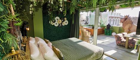 Premium Room | In-room safe, blackout drapes, soundproofing, iron/ironing board