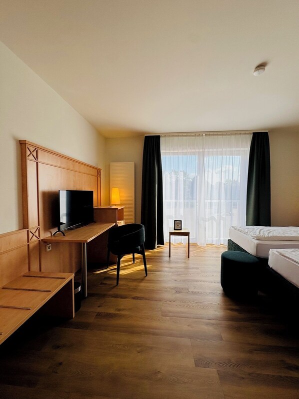 Superior Room | Desk, laptop workspace, soundproofing, free WiFi