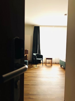 Desk, laptop workspace, free WiFi