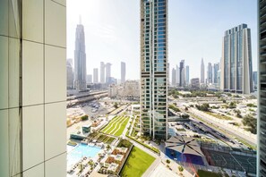 Outdoor pool, open 6:00 AM to 10:00 PM, pool umbrellas, pool loungers - PVH - 2BR Artistic Retreat in Downtown Views 2 (Dubai)
