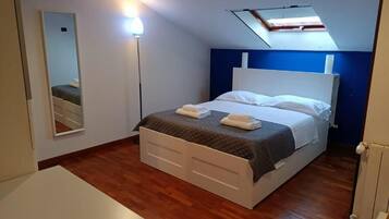 2 Schlafzimmer, BĂŒgeleisen/BĂŒgelbrett, WLAN, BettwĂ€sche