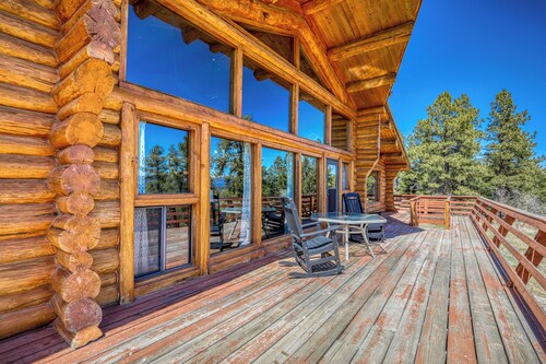 Charming & Spacious Cabin With Breathtaking Mountain Views!