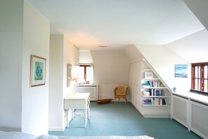 3 室のベッドルーム、アイロン / アイロン台、WiFi、ベッドシーツ