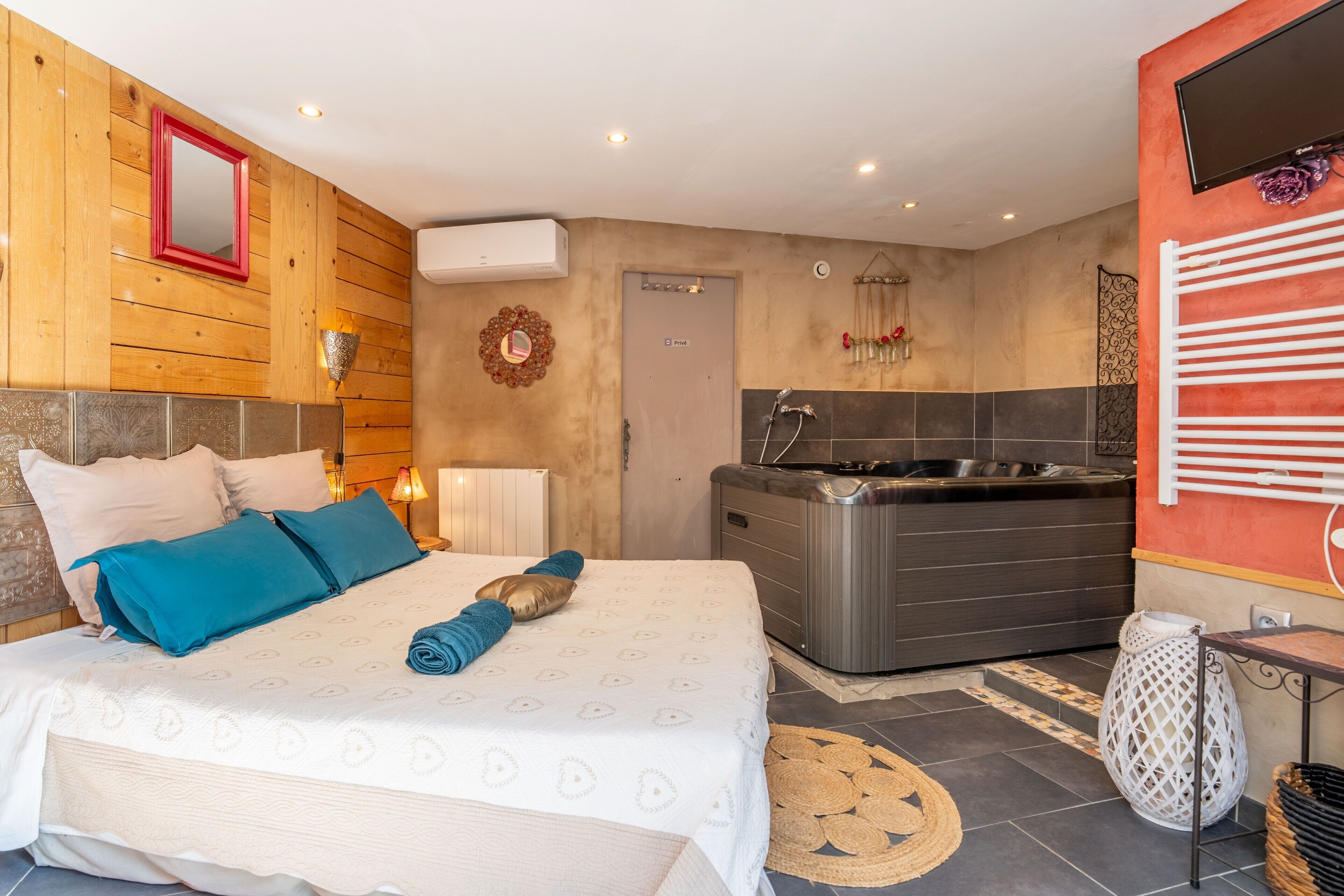 1 slaapkamer, een strijkplank/strijkijzer, wifi, beddengoed