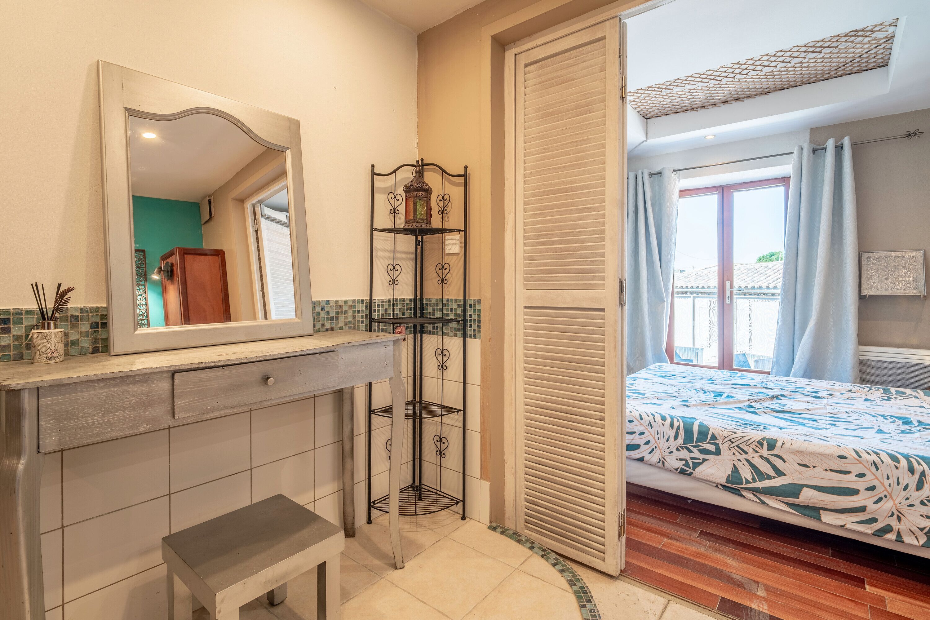 1 dormitorio, tabla de planchar con plancha, wifi y ropa de cama