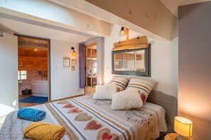 1 habitación, tabla de planchar con plancha, wifi y ropa de cama 