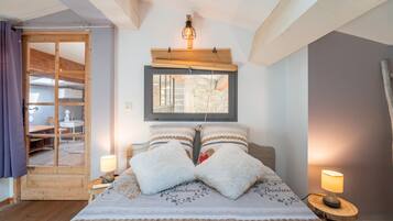 1 dormitorio, tabla de planchar con plancha, wifi y ropa de cama