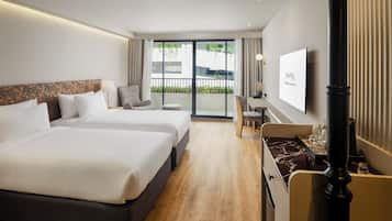 Deluxe Twin Room | Street view