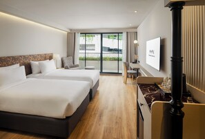 Deluxe Twin Room | Street view - Away Bangkok Sukhumvit (Bangkok)