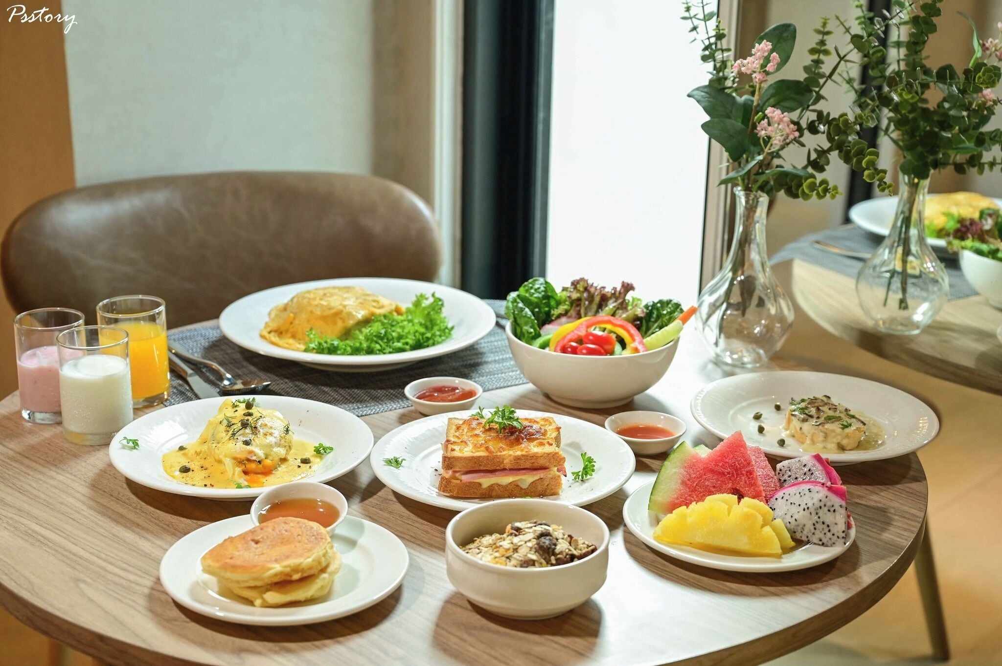 Daily buffet breakfast (THB 350 per person)