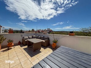 Outdoor dining - CIS01 • Pool View • South Facing • Roof Terrace (Ayamonte)