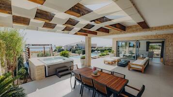 Bain à remous extérieur