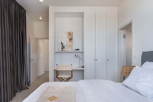 In-room safe, desk, laptop workspace, iron/ironing board