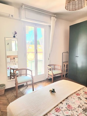 2 chambres, fer et planche à repasser, Wi-Fi, draps fournis