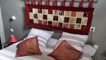 Lit parapluie, Wi-Fi gratuit, draps fournis