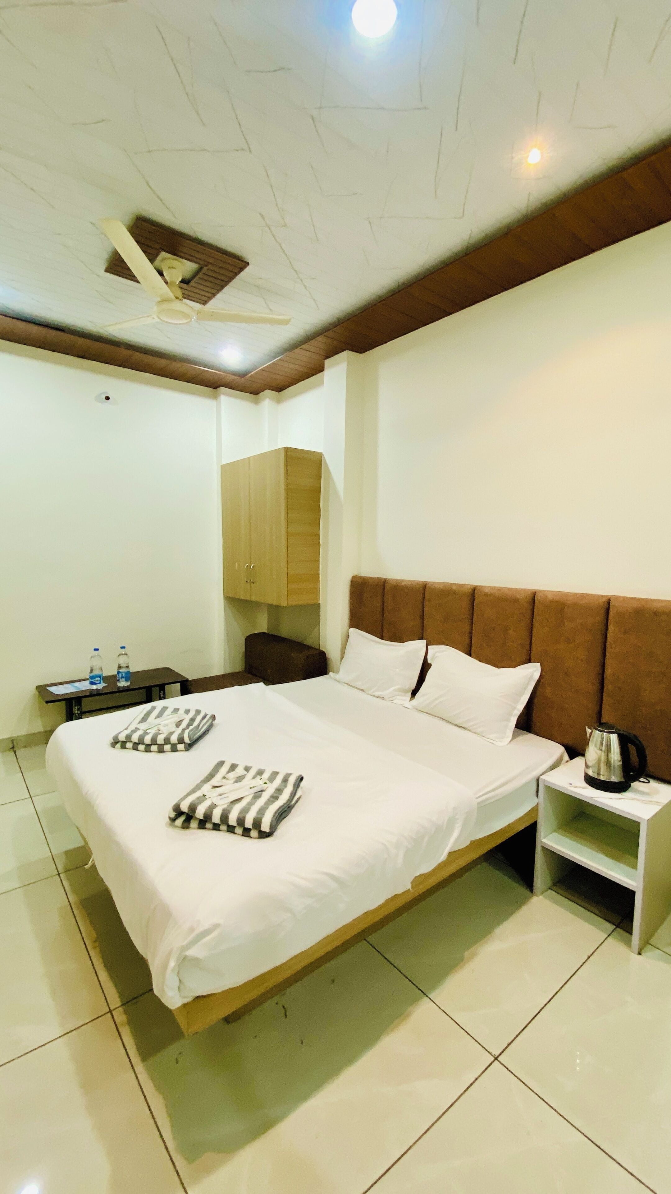 Deluxe Double Room | Laptop workspace, free WiFi
