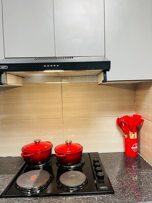 Private kitchen - Self Catering 2-bedroom house in  Gaborone with WiFi, AC, Outdoor Garden (Gaborone)
