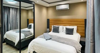 Self Catering 2-bedroom house in Gaborone with WiFi, AC, Outdoor Garden