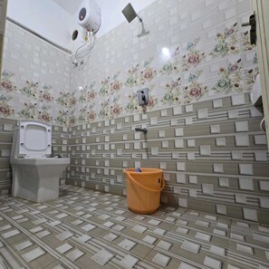 Shower, bidet, towels, soap