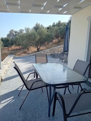 تناول الطعام بالخارج