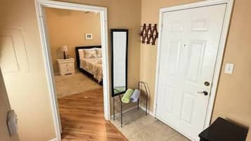 1 bedroom, desk, WiFi (free), bed sheets