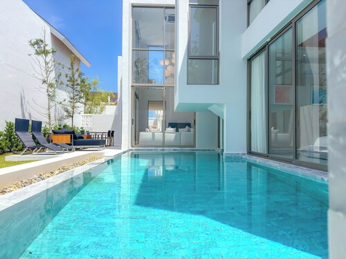 Luxury 3BR Pool Villa PrideLux 4 L10