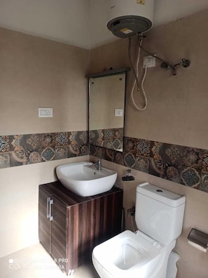 Deluxe Room | Bathroom