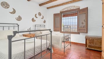 5 slaapkamers, een strijkplank/strijkijzer, wifi, beddengoed