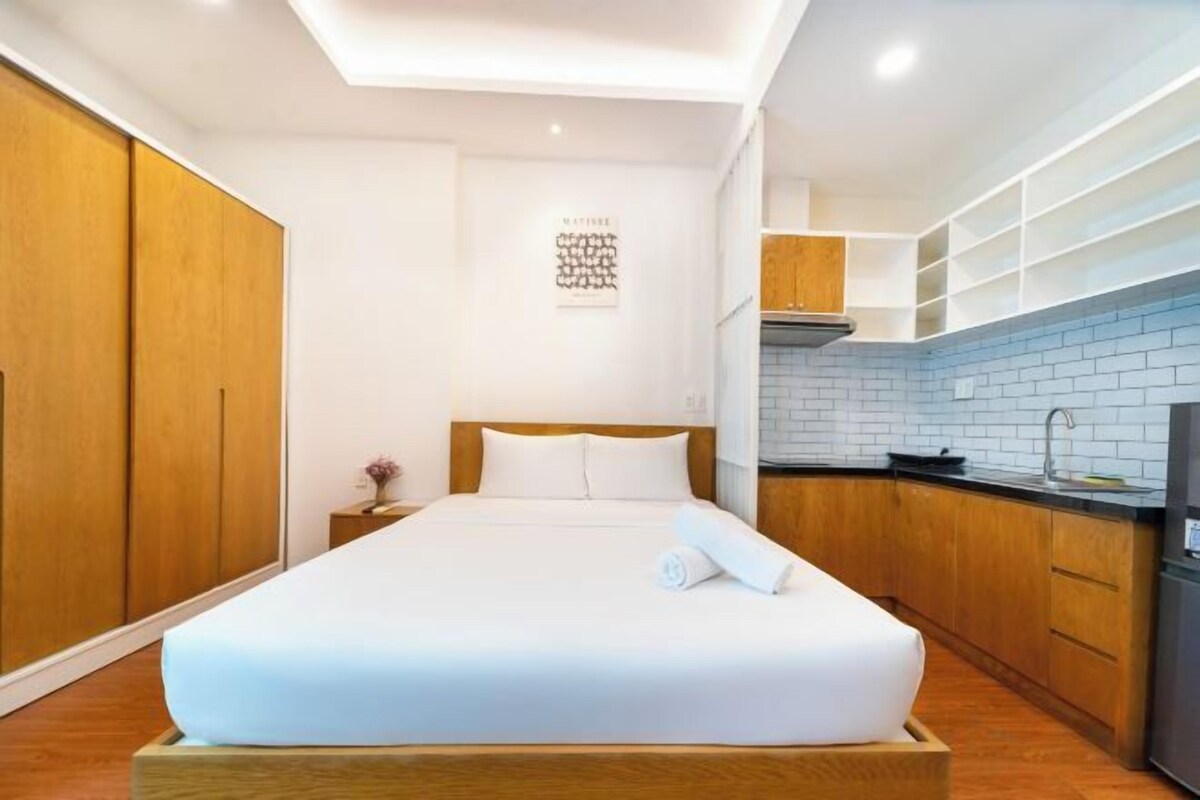 Hochwertige Bettwaren, Minibar, Schreibtisch