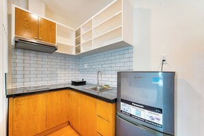 Studio tiện nghi đơn giản | Phòng tắm | Máy sấy tóc, áo choàng tắm, dép đi trong nhà, khăn tắm 