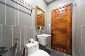 Unclassified image, 4 of 18, button - TagoAmber (Ho Chi Minh City)