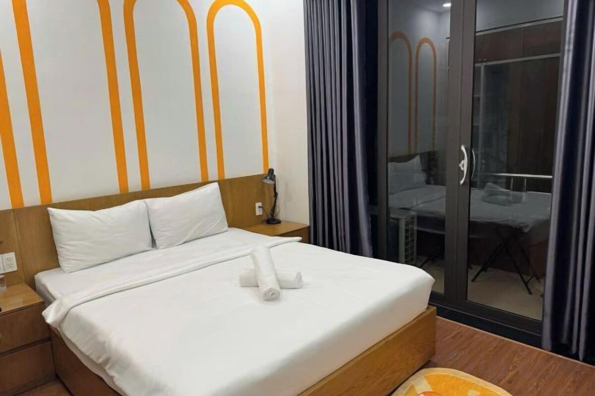 Hochwertige Bettwaren, Minibar, Schreibtisch