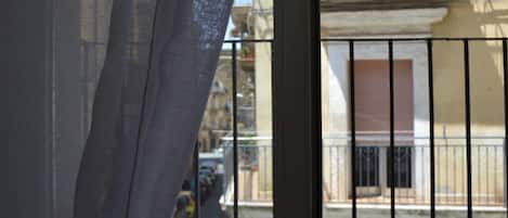 Appartement Confort, balcon, vue ville | Rideaux occultants, fer et planche Ă  repasser, Wi-Fi gratuit