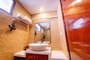 Basic Twin Room | Bathroom | Shower, free toiletries, hair dryer, towels