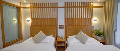 Klassieke Twin kamer, Meerdere bedden, niet-roken, uitzicht op tuin | Verduisterende gordijnen, gratis wifi