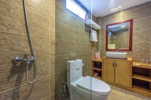 Classic Twin Room, Multiple Beds, Non Smoking, Garden View | Bathroom | Shower, free toiletries, hair dryer, slippers