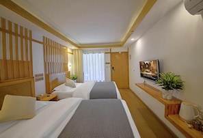 Classic-værelse med 2 enkeltsenge - flere senge - ikke-ryger - udsigt til have | Mørklægningsgardiner, gratis Wi-Fi