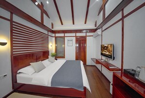 Comfort Double Room, 1 Katil Ratu (Queen), Non Smoking, Garden View | Langsir/tirai gelap terus, Wi-fi percuma 