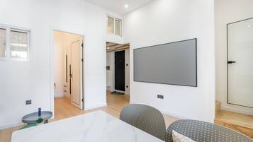 Suite, 2 Bedrooms | Living room | TV