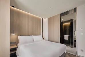 Căn hộ, 1 phòng ngủ | Két bảo mật tại phòng, khu vực làm việc phù hợp cho laptop 