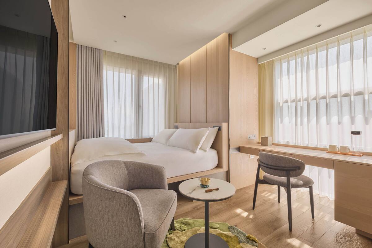 Mindful Corner Room | In-room safe, laptop workspace, blackout drapes, soundproofing