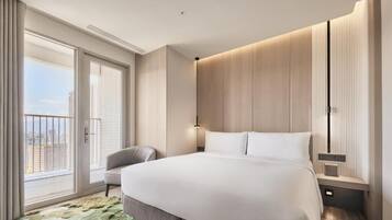 Apartment, 1 Bedroom | In-room safe, laptop workspace, blackout drapes, free WiFi