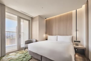 Apartment, 1 Bedroom | In-room safe, laptop workspace, blackout curtains, soundproofing