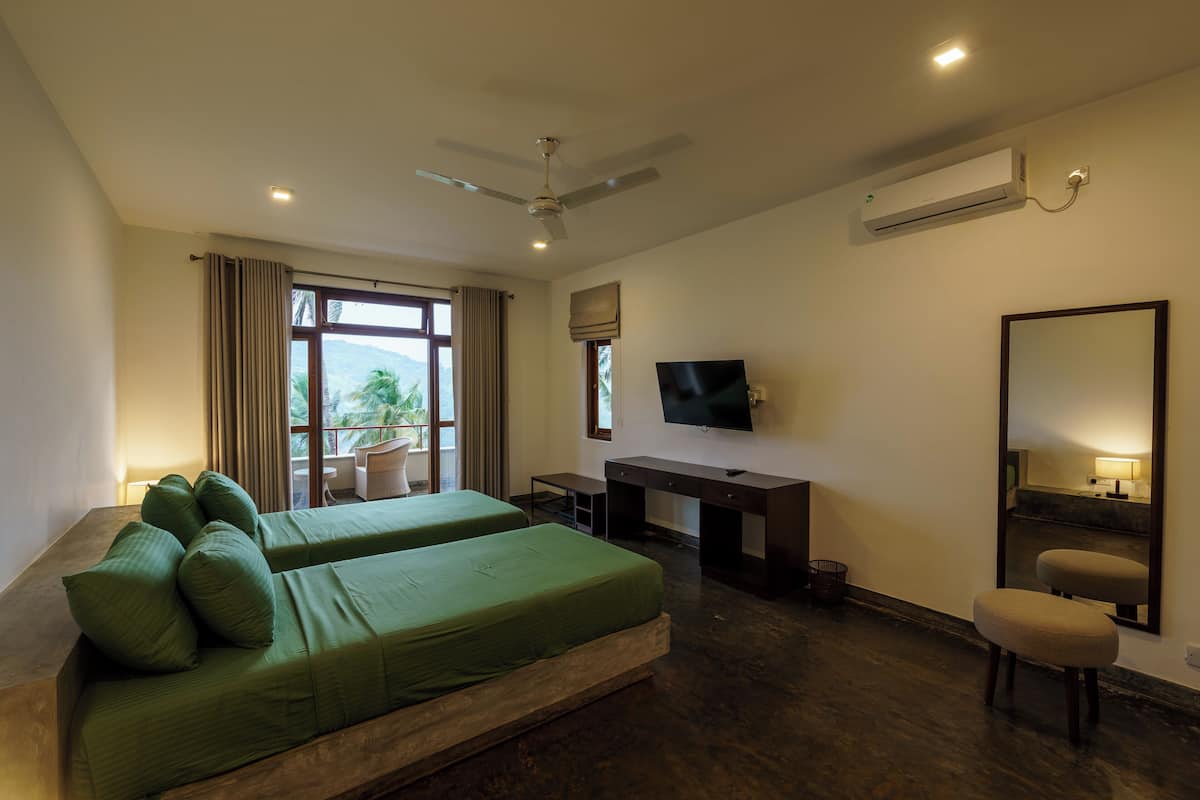 Standard Double Room, 2 Twin Beds, River View | Free WiFi, bed sheets