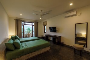 Standard Double Room, 2 Twin Beds, Lake View | Free WiFi, bed sheets - Golf Resort Par 3 (Kandy)