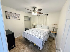 2 bedrooms, desk, iron/ironing board, free WiFi