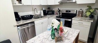Renovated 2 Bedroom in Durham! New listing but experienced Superhost!
