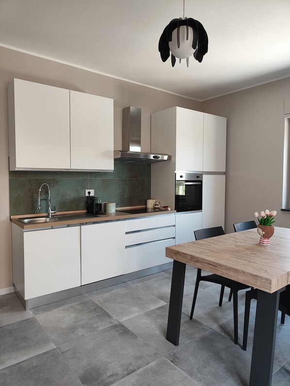 オーブン、コンロ、食器洗い機