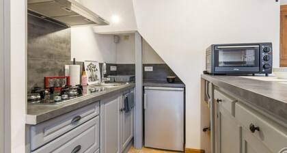 Charming house for 2 with garden and private parking